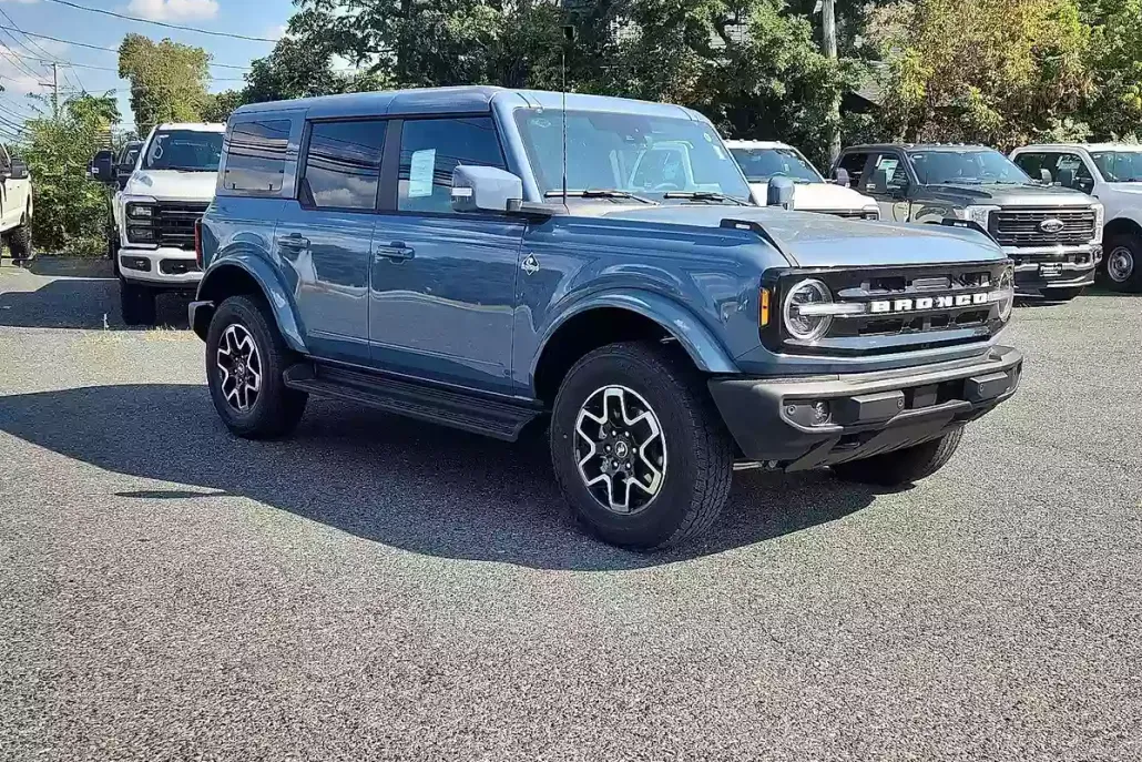 2025 Ford Bronco Outer Banks photo 1