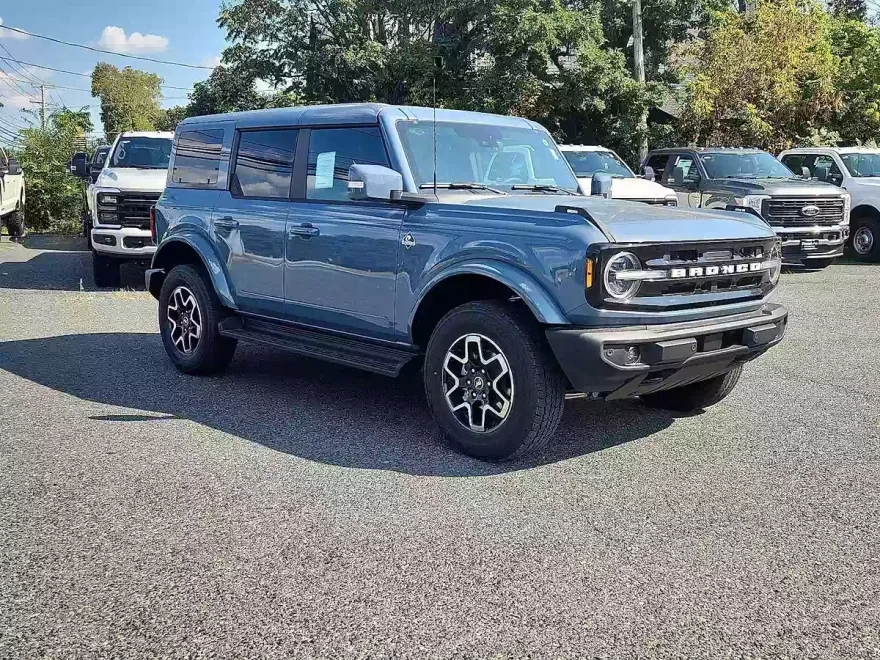 2025 Ford Bronco Outer Banks photo 1