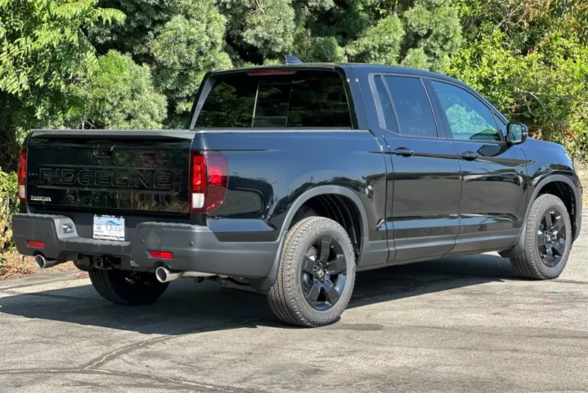 2025 Honda Ridgeline Black Edition photo 1