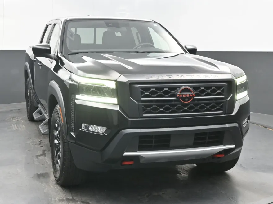 2022 Nissan Frontier Crew Cab PRO-X photo 1
