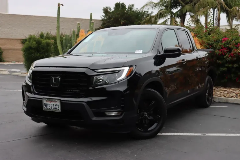 2021 Honda Ridgeline Black Edition photo 1