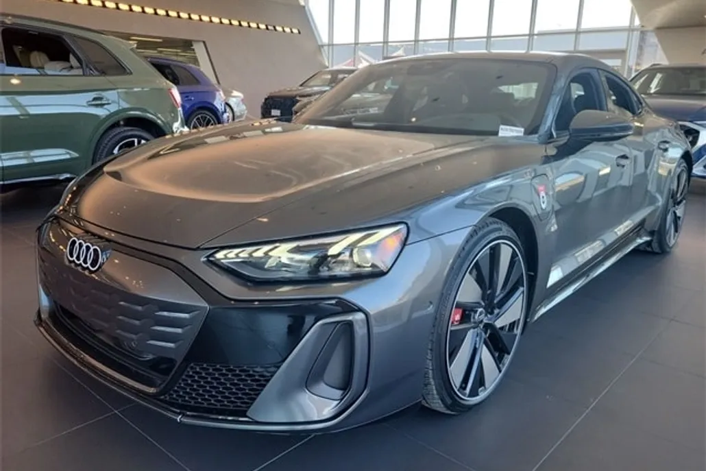 2025 Audi e-tron GT Premium Plus photo 1
