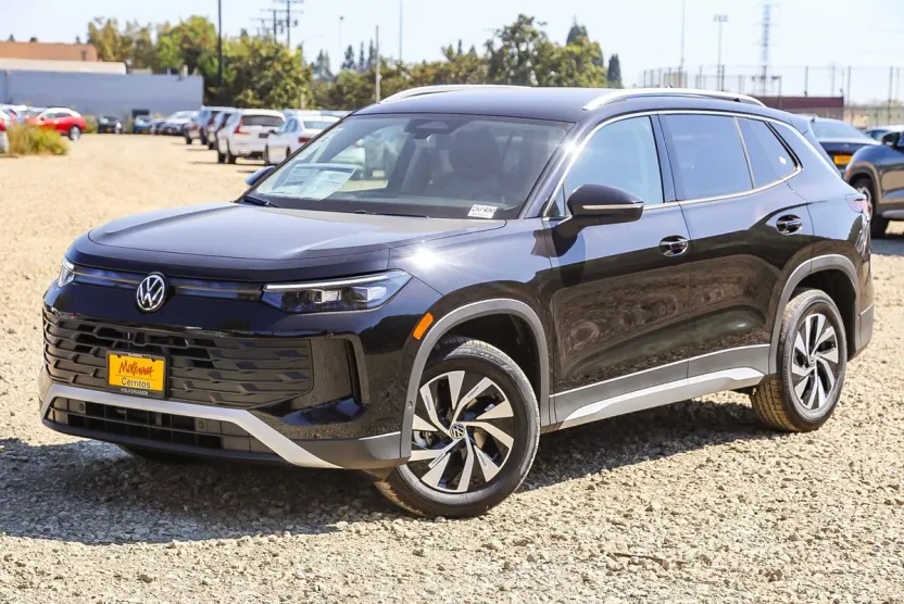 2025 Volkswagen Tiguan S photo 1
