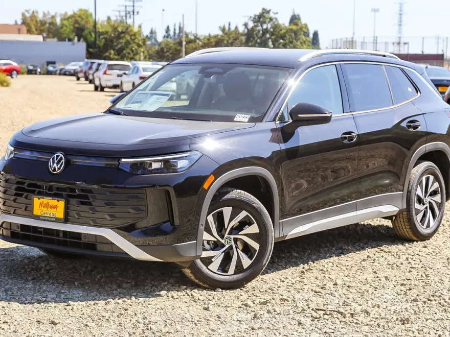 2025 Volkswagen Tiguan S photo 1