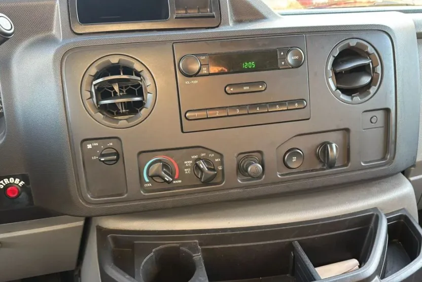 2011 Ford E-250 photo 1