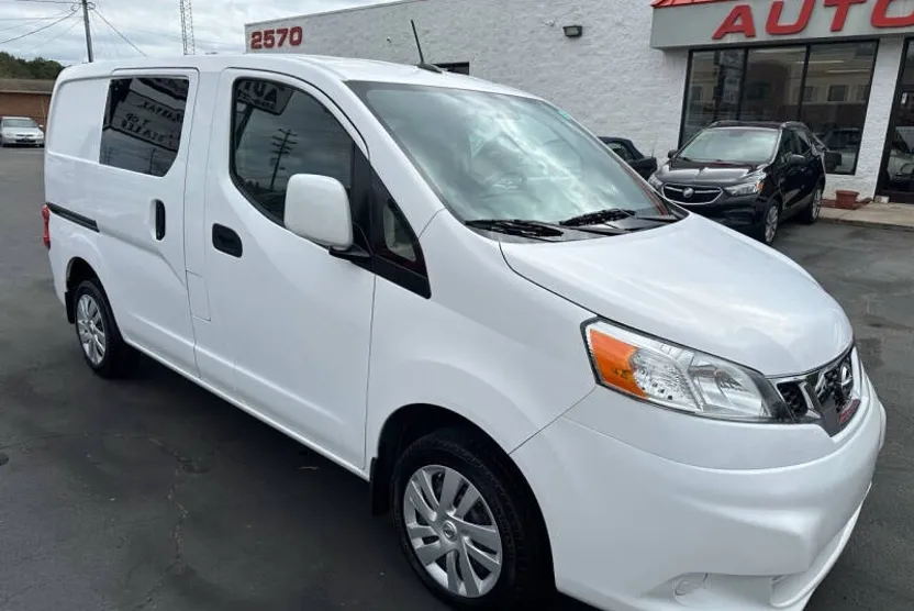 2017 Nissan NV200 S photo 1