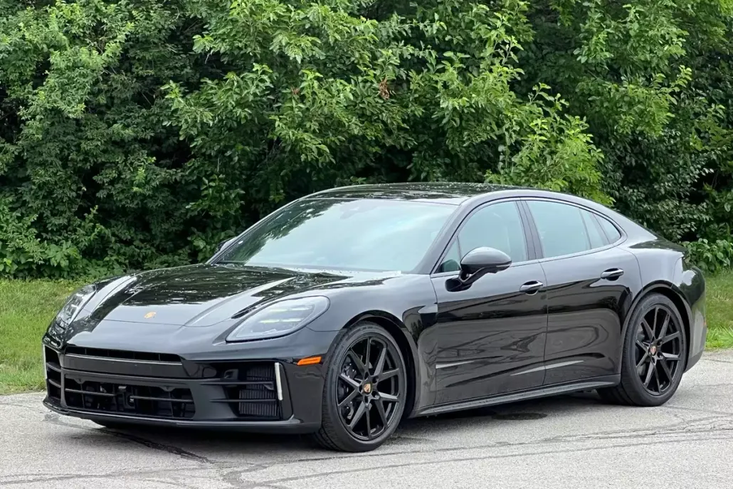 2025 Porsche Panamera 4 photo 1