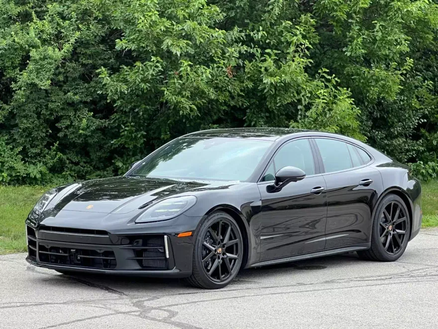 2025 Porsche Panamera 4 photo 1