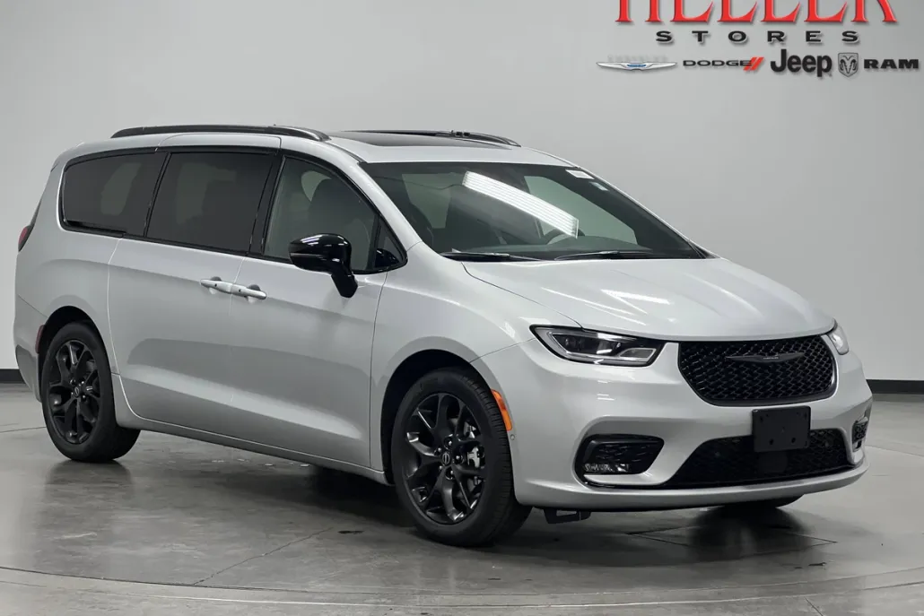 2026 Chrysler Pacifica Limited photo 1