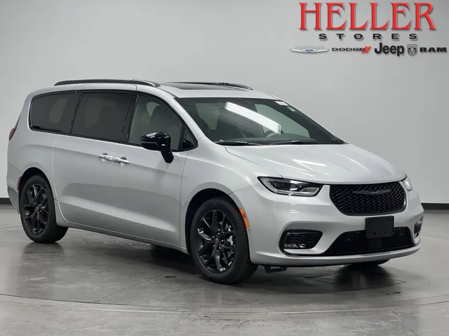 2026 Chrysler Pacifica Limited photo 1