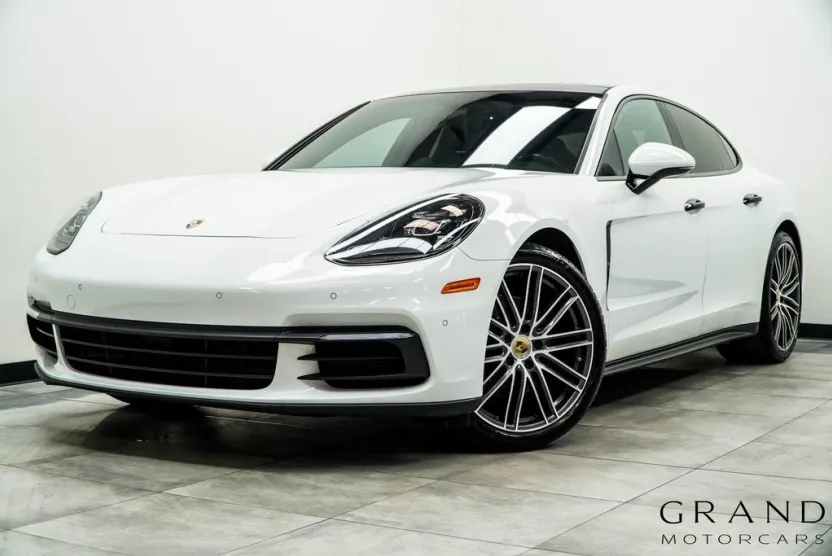 2017 Porsche Panamera 4 photo 1