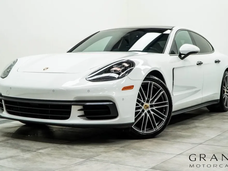 2017 Porsche Panamera 4 photo 1