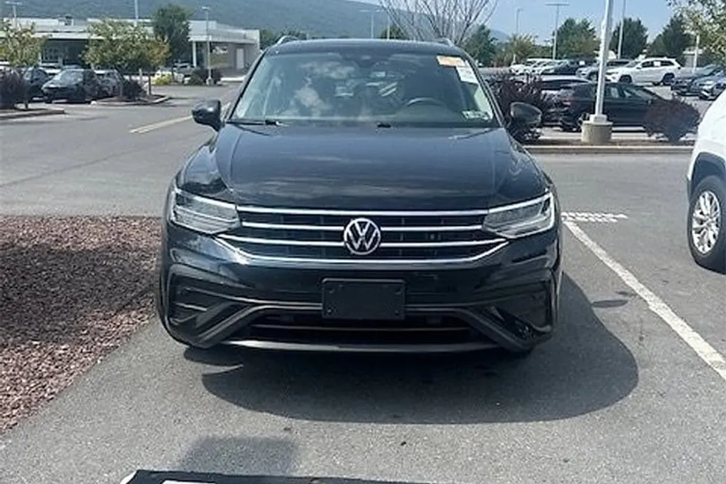 2022 Volkswagen Tiguan SE photo 1