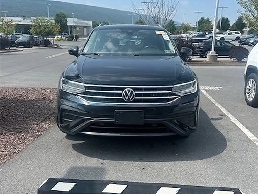 2022 Volkswagen Tiguan SE photo 1