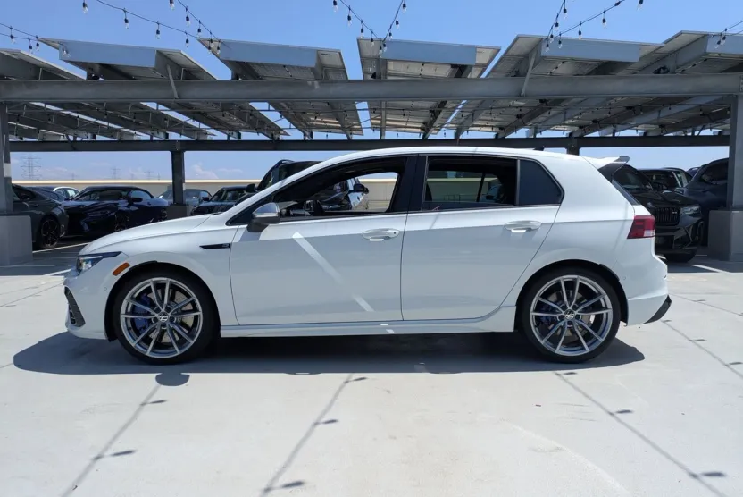 2024 Volkswagen Golf R photo 1