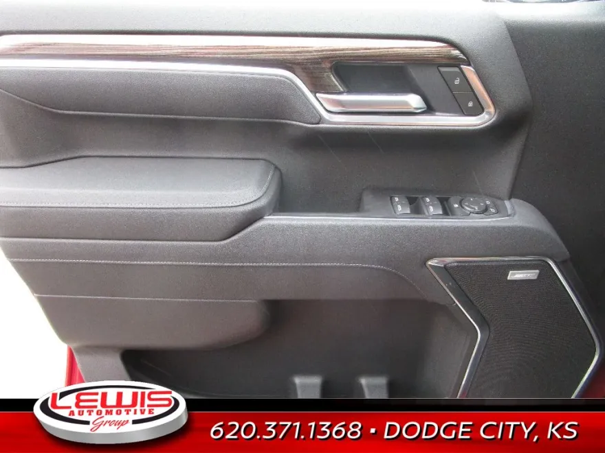 2025 Chevrolet Silverado 1500 RST photo 1