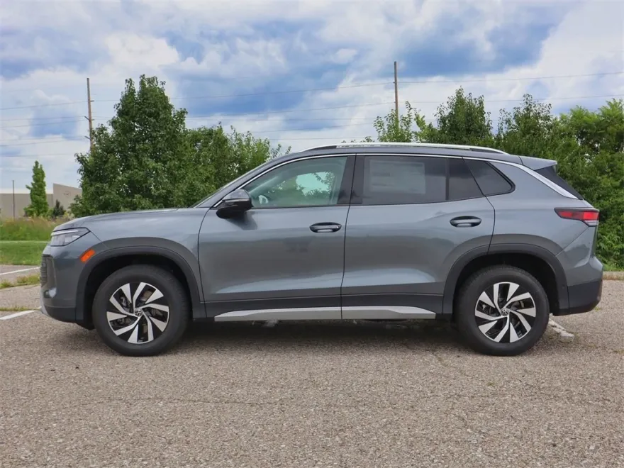 2025 Volkswagen Tiguan S photo 1