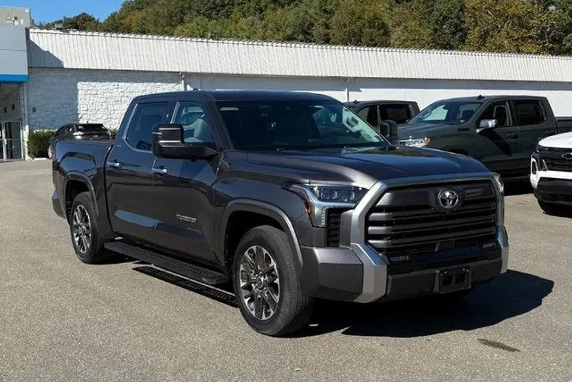 2022 Toyota Tundra Limited photo 1