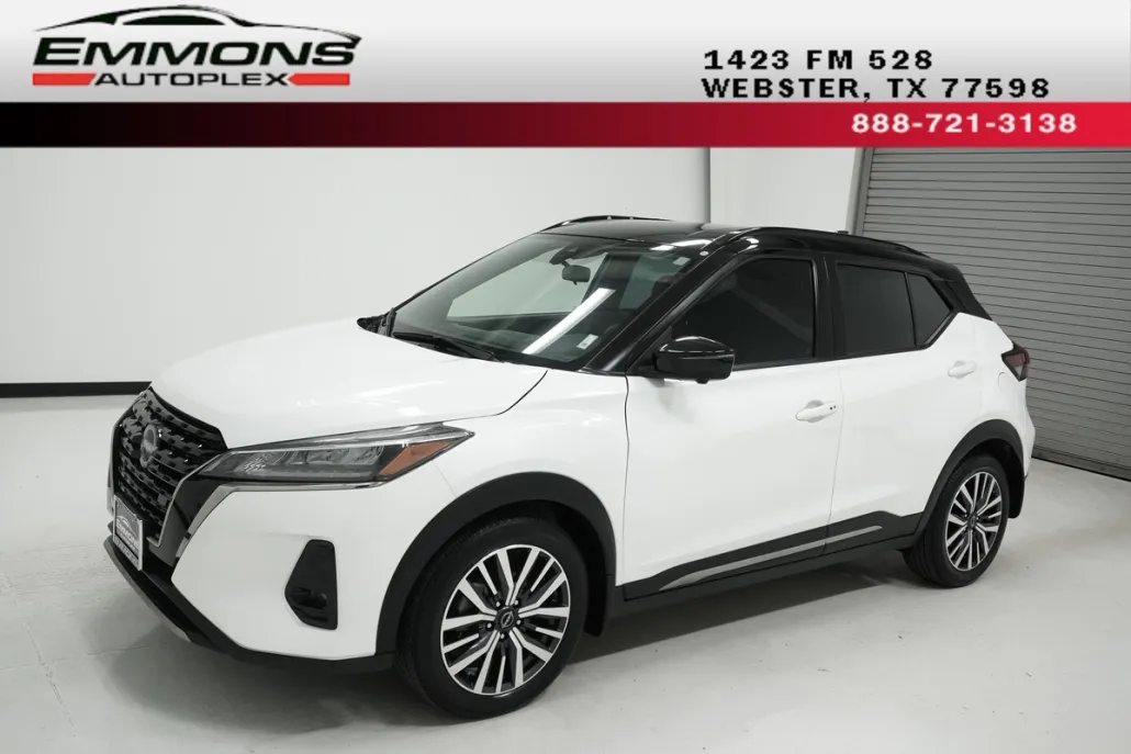 2023 Nissan Kicks SR photo 1