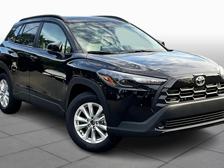 2026 Toyota Corolla Cross LE photo 1