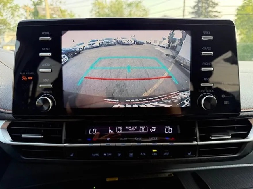 2022 Toyota Sienna XSE photo 35
