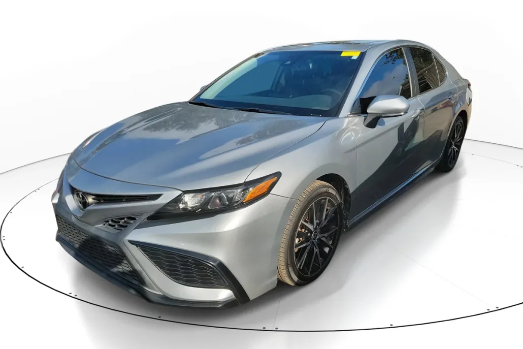 2021 Toyota Camry SE photo 1