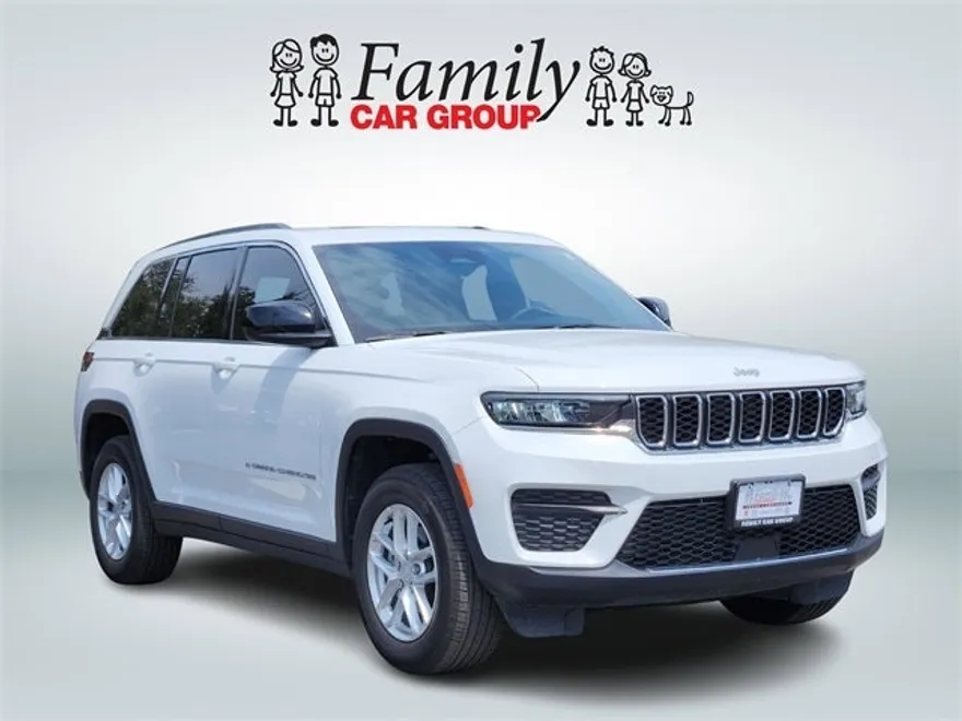 2024 Jeep Grand Cherokee Laredo photo 1