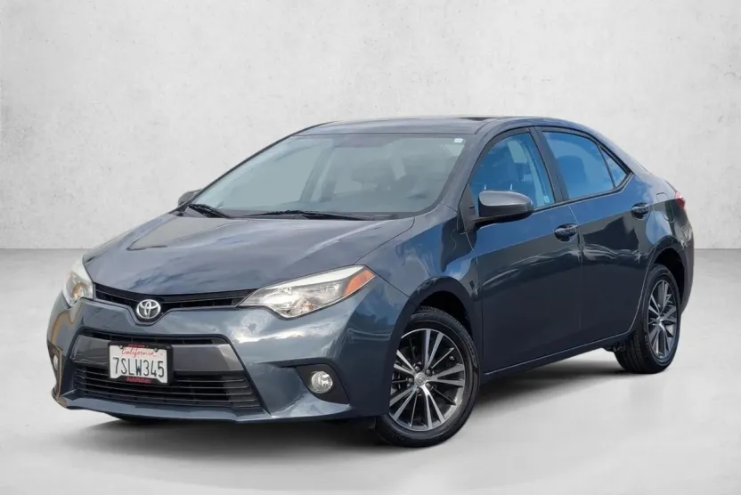 2016 Toyota Corolla LE Plus photo 1