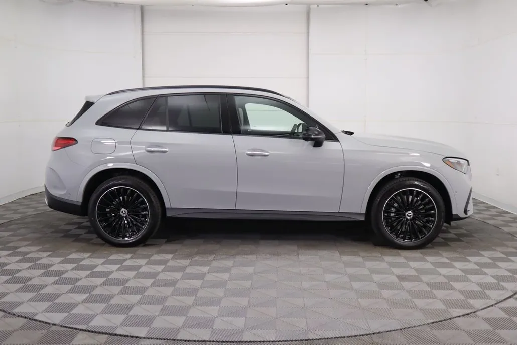 2026 Mercedes Benz GLC 300 photo 1