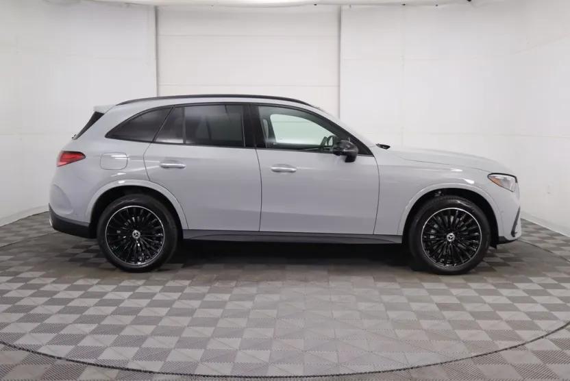 2026 Mercedes Benz GLC 300 photo 1