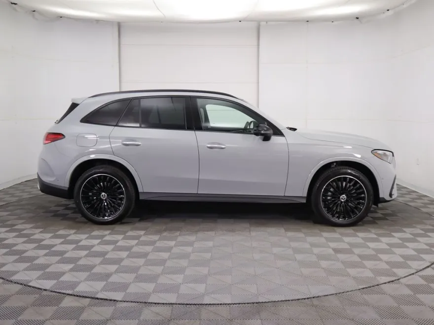 2026 Mercedes Benz GLC 300 photo 1