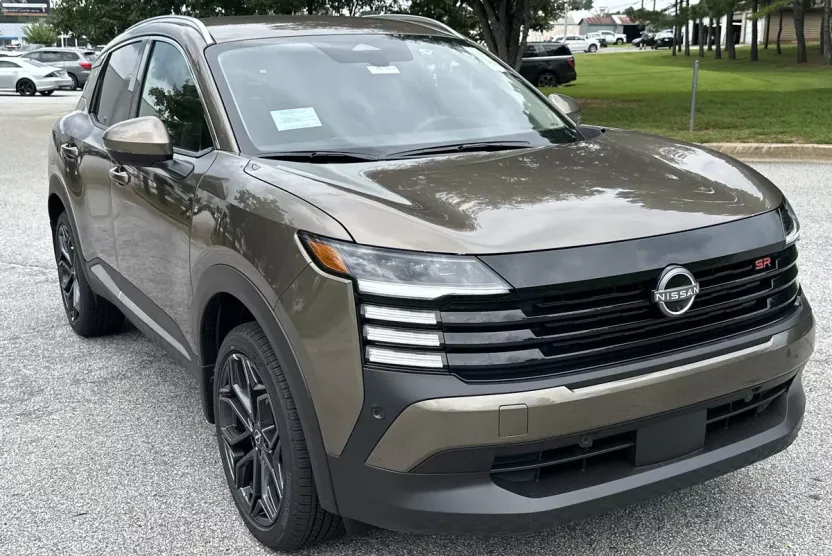 2025 Nissan Kicks SR photo 1