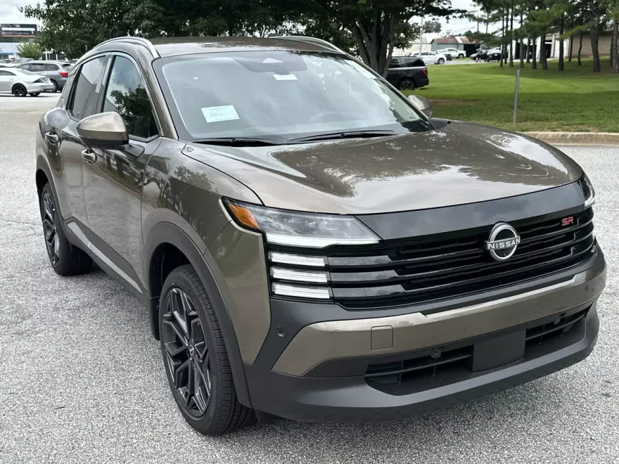 2025 Nissan Kicks SR photo 1
