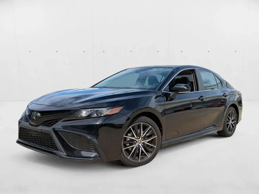 2024 Toyota Camry SE photo 1