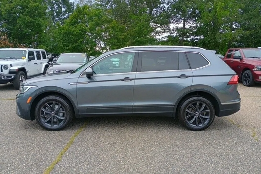 2022 Volkswagen Tiguan SE photo 1