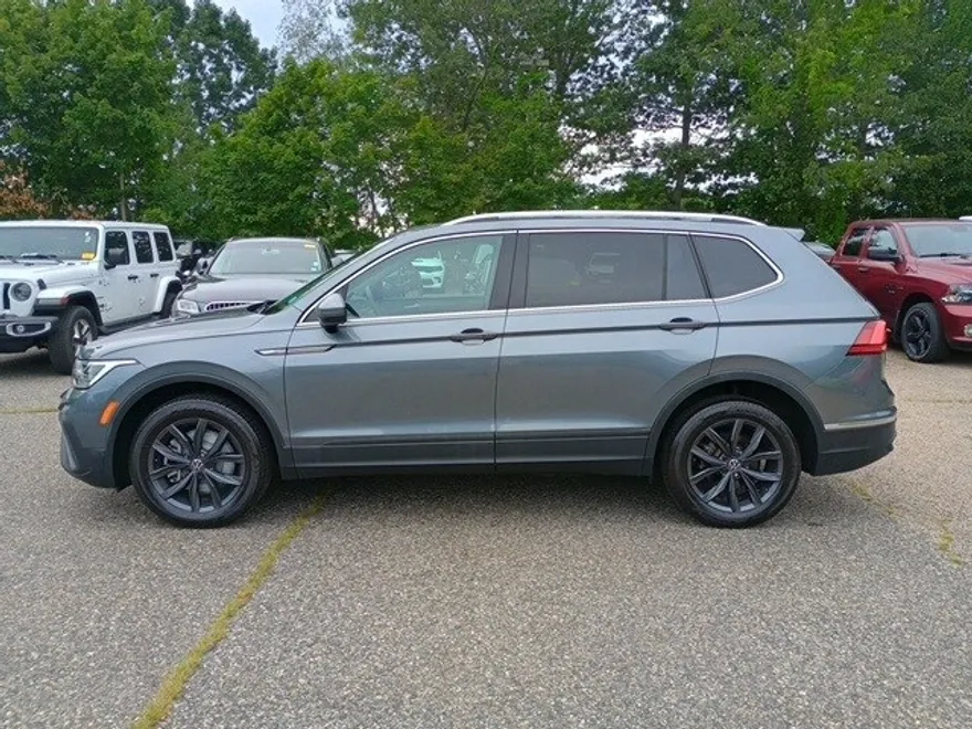 2022 Volkswagen Tiguan SE photo 1