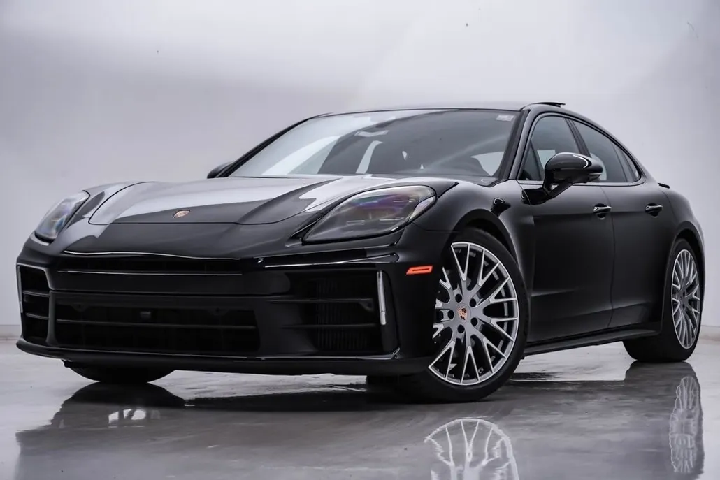 2025 Porsche Panamera 4 photo 1