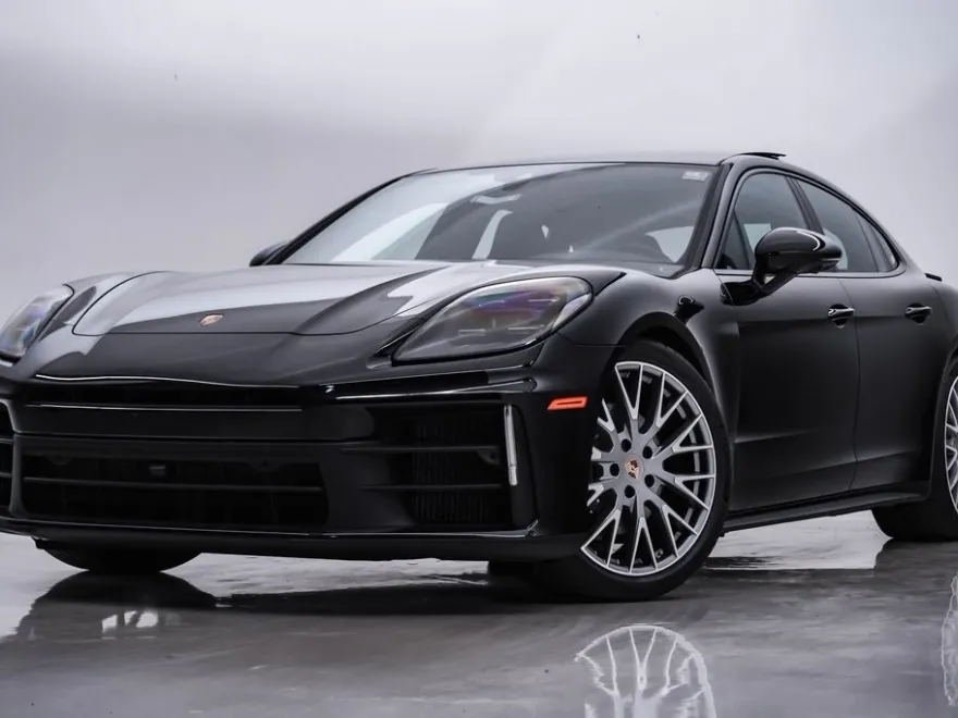 2025 Porsche Panamera 4 photo 1