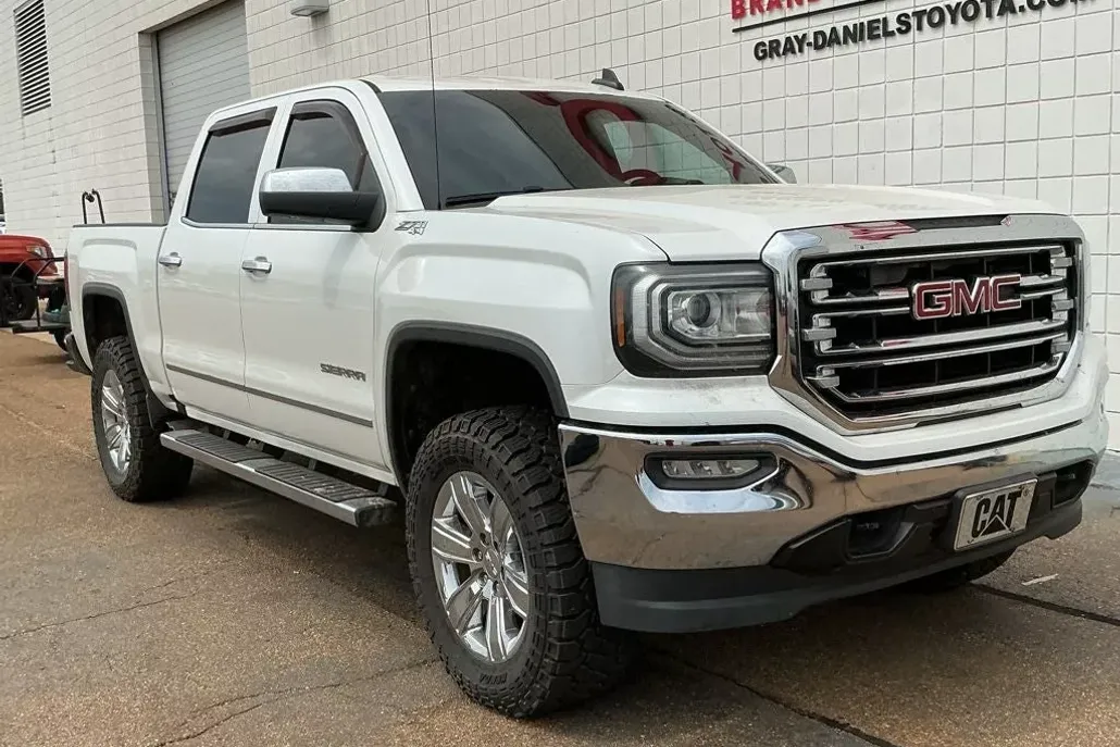 2017 Gmc Sierra 1500 SLT photo 1