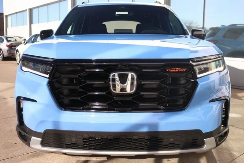 2025 Honda Pilot TrailSport photo 1