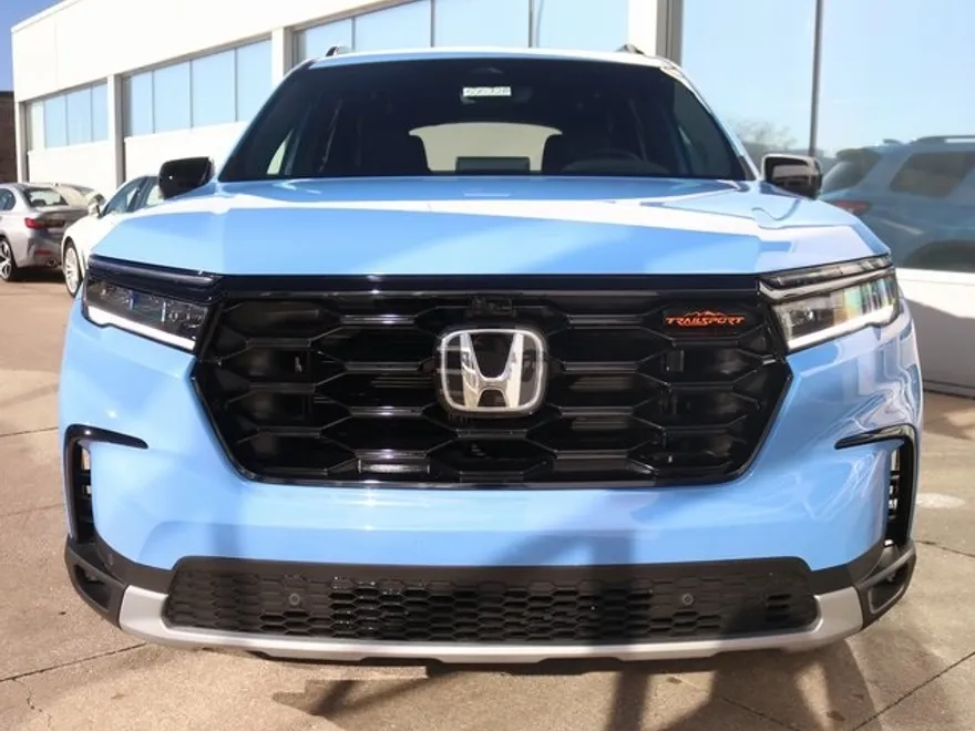 2025 Honda Pilot TrailSport photo 1
