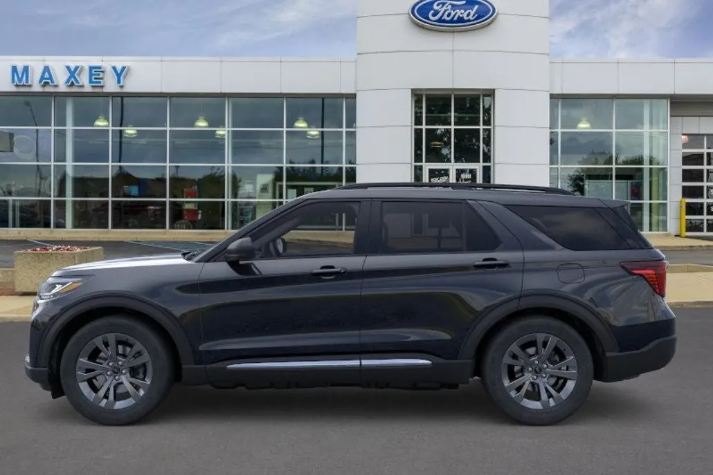 2025 Ford Explorer photo 1