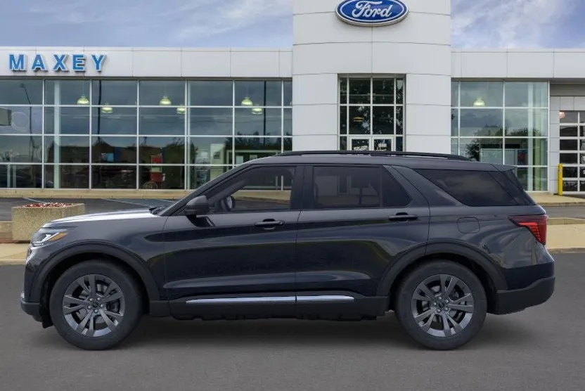 2025 Ford Explorer photo 1