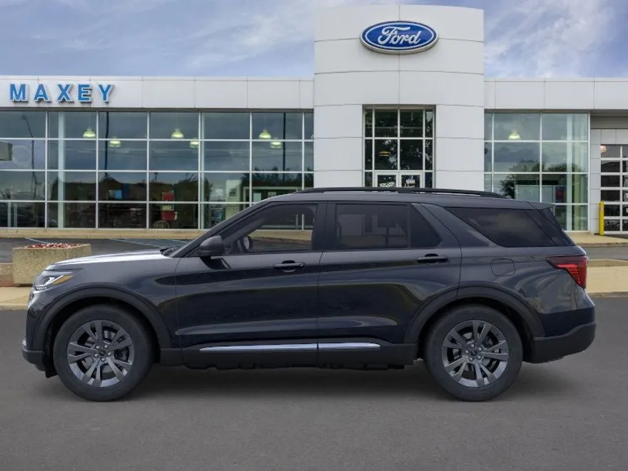 2025 Ford Explorer photo 1