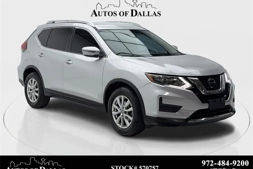 2018 Nissan Rogue SV photo 1