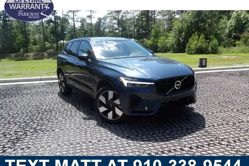 2025 Volvo XC60 T8 Plus photo 1