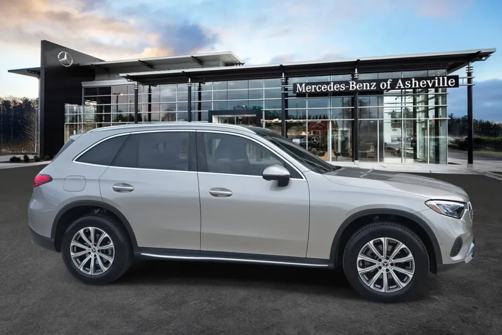 2024 Mercedes Benz GLC 300 4MATIC photo 1