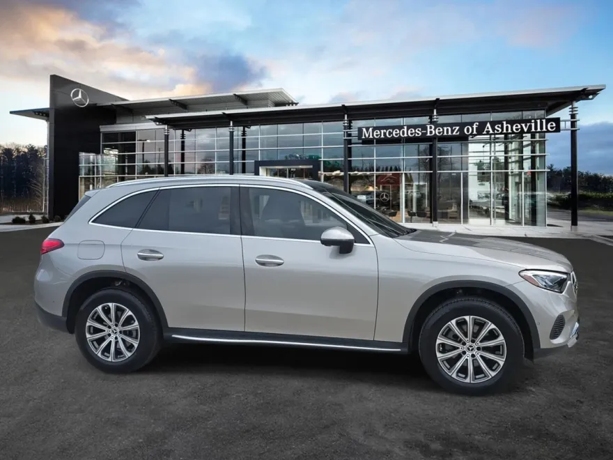 2024 Mercedes Benz GLC 300 4MATIC photo 1