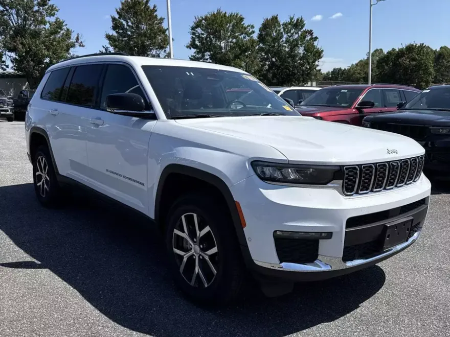 2024 Jeep Grand Cherokee Limited photo 1