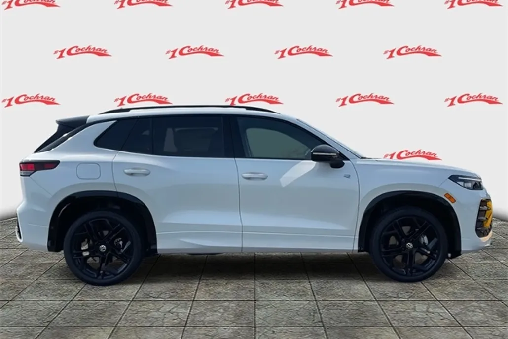 2025 Volkswagen Tiguan SE R-Line Black photo 1